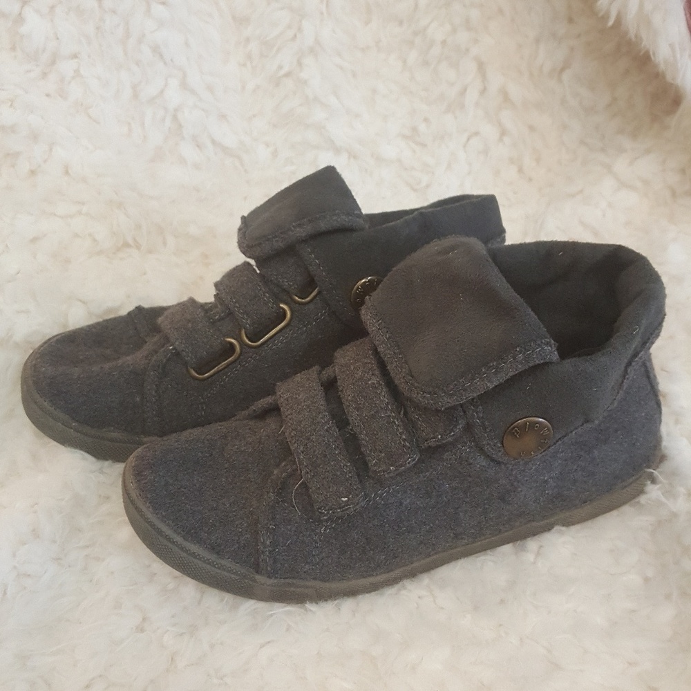 Gray wool blowfish booties